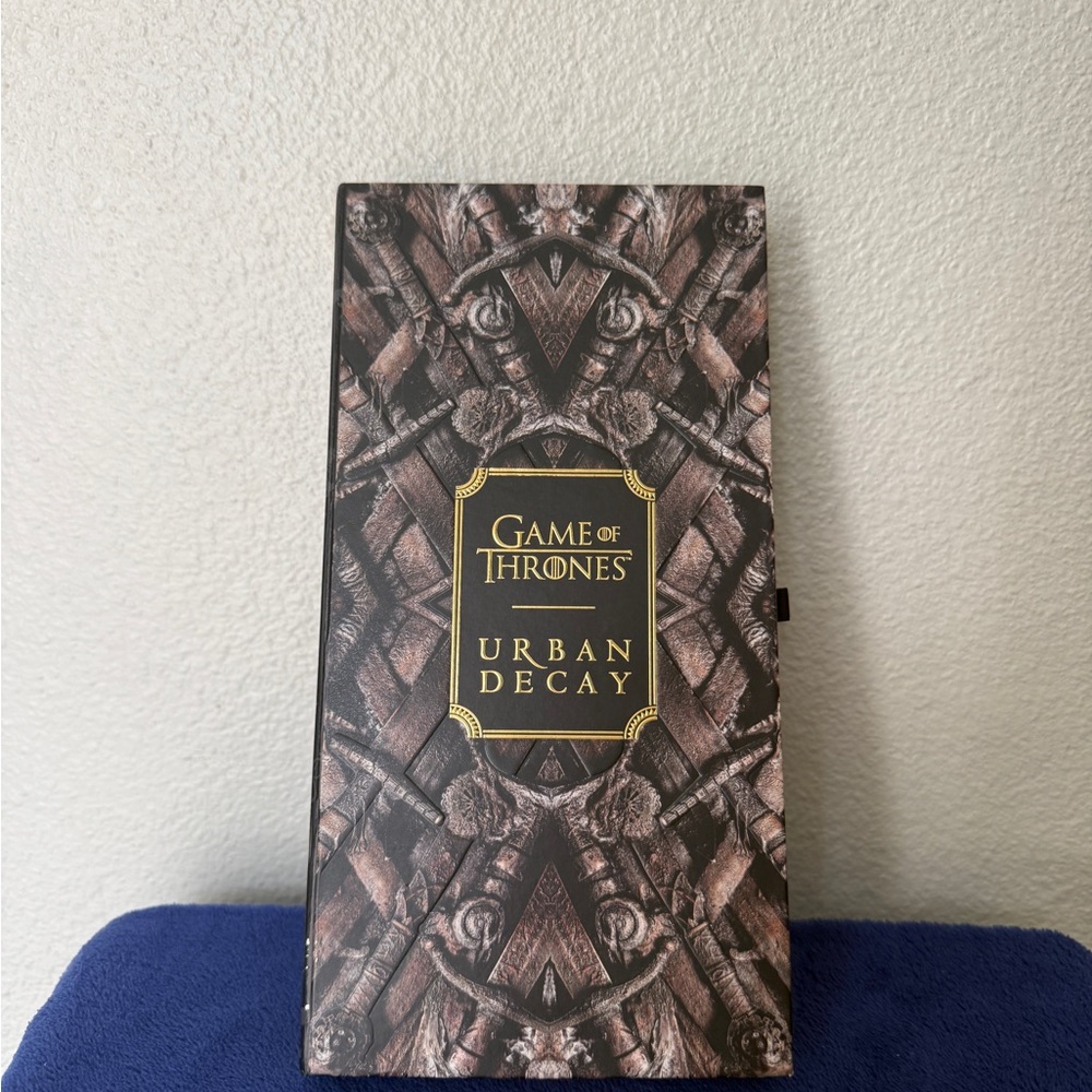 Urban Decay Game of Thrones Eyeshadow Palette
